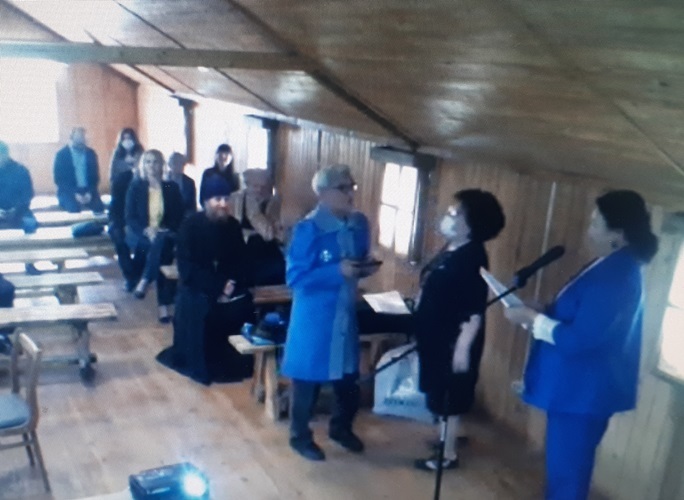 Айсен Николаев наградил видного якутского ученого-вирусолога Алексея Аммосова