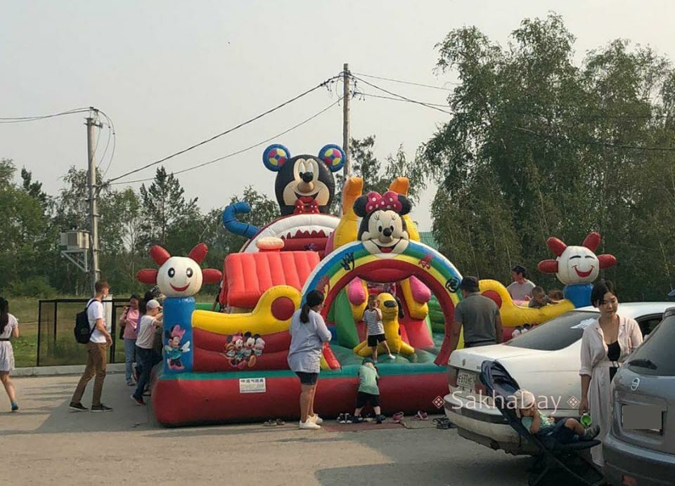 Напротив зоопарка «Орто Дойду» несанкционированно работает детский аттракцион