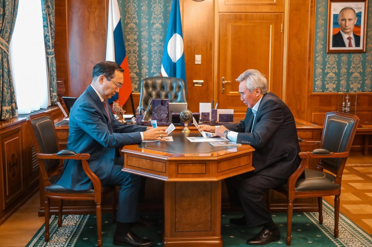 Айсен Николаев провёл встречу с главой Жиганского улуса