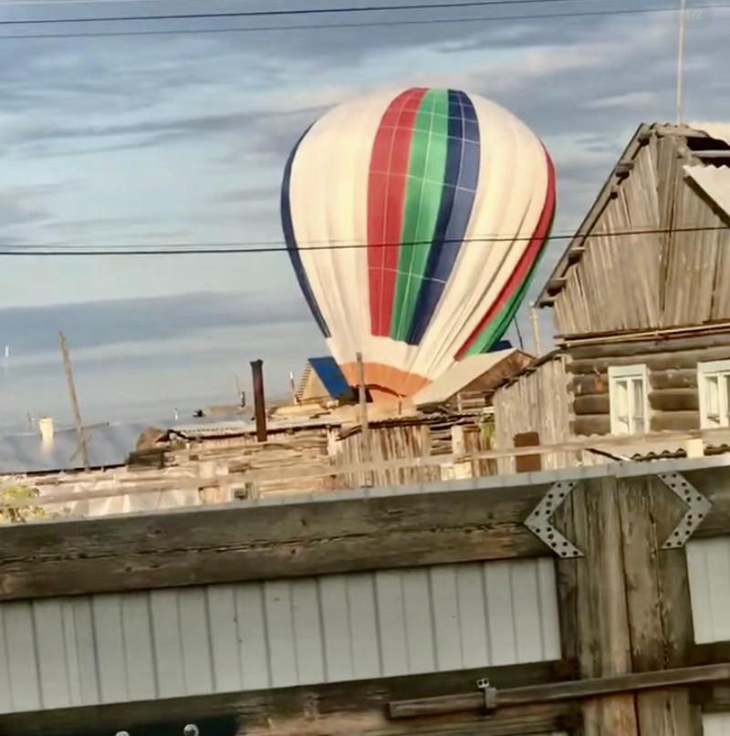 Видео: В Якутии воздушный шар упал на жилые постройки