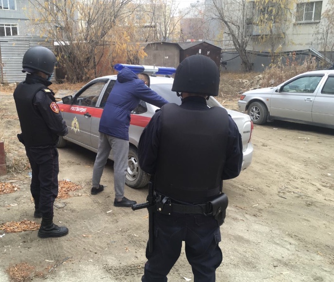 В Якутске 42-летний работник службы доставки стащил из подъезда парогенератор
