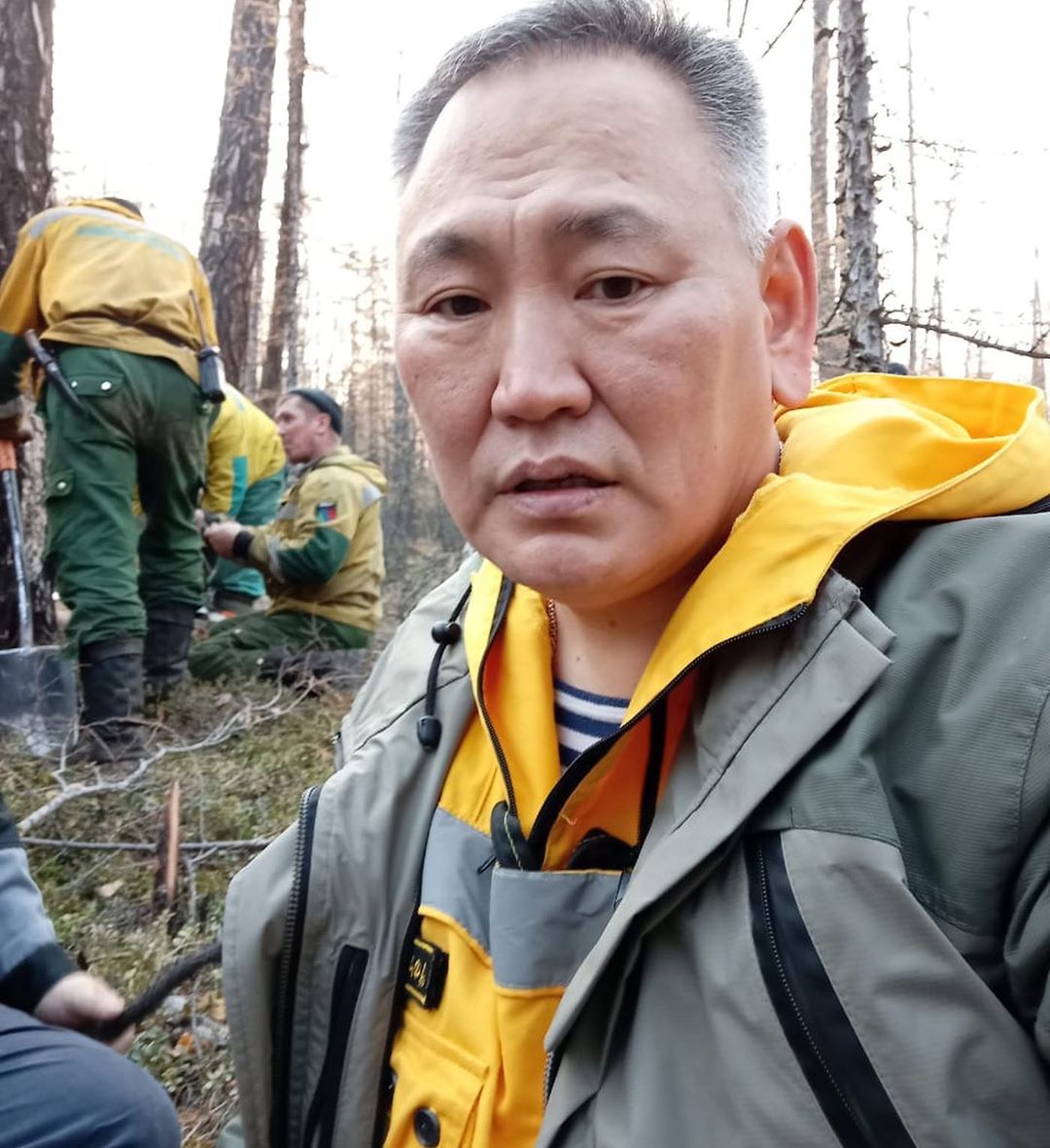Министр экологии тушил лесной пожар в Усть-Алданском улусе