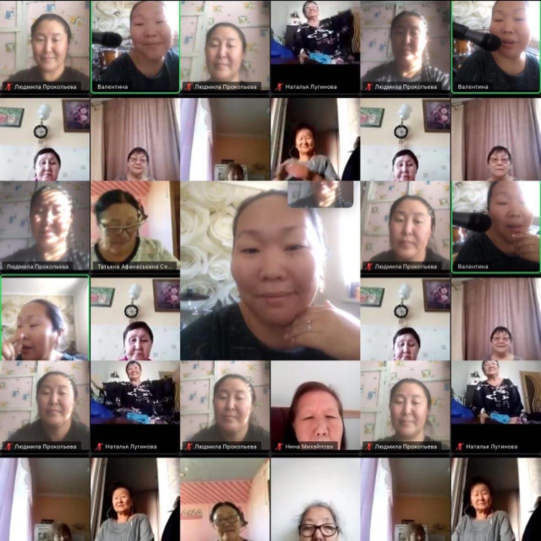 Актриса Валентина Романова-Чыскыырай встретилась онлайн с поклонниками из Школы третьего возраста