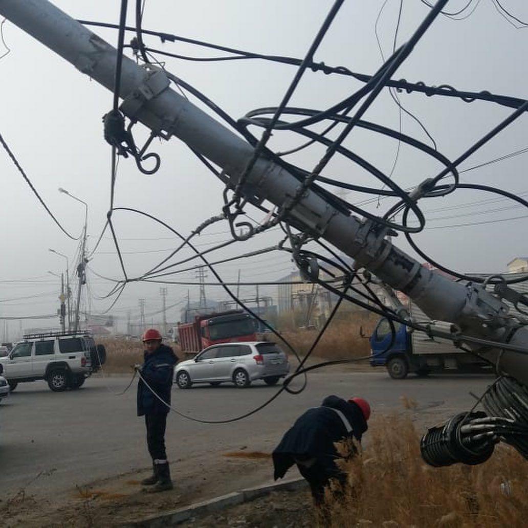 МУП Горсвет о восстановлении сбитого 17 сентября столба на ул. Автодорожная в Якутске