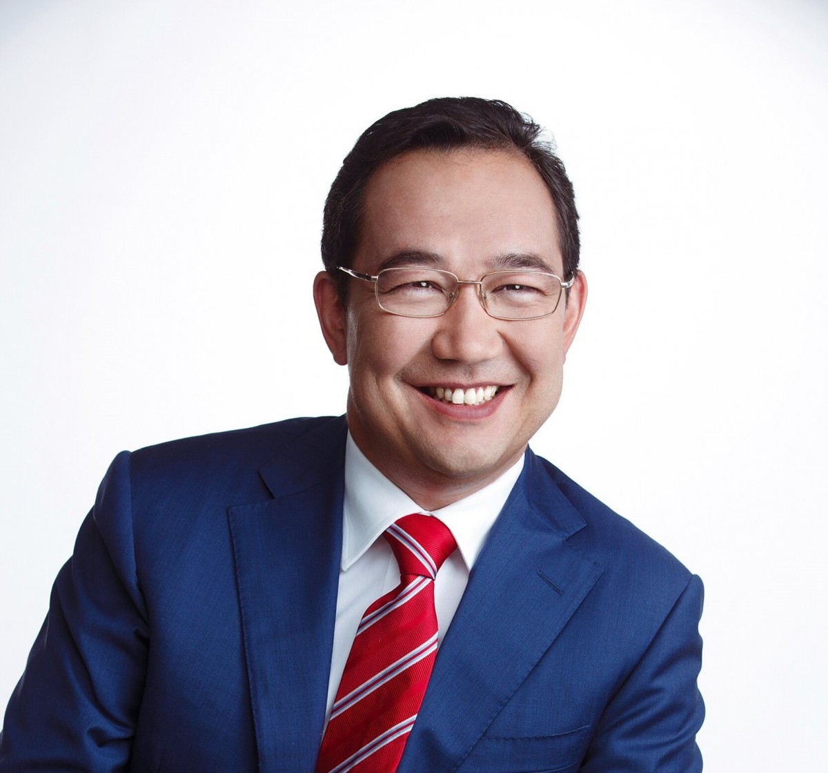 Айсен Николаев поздравил избранных глав и депутатов районов и наслегов республики