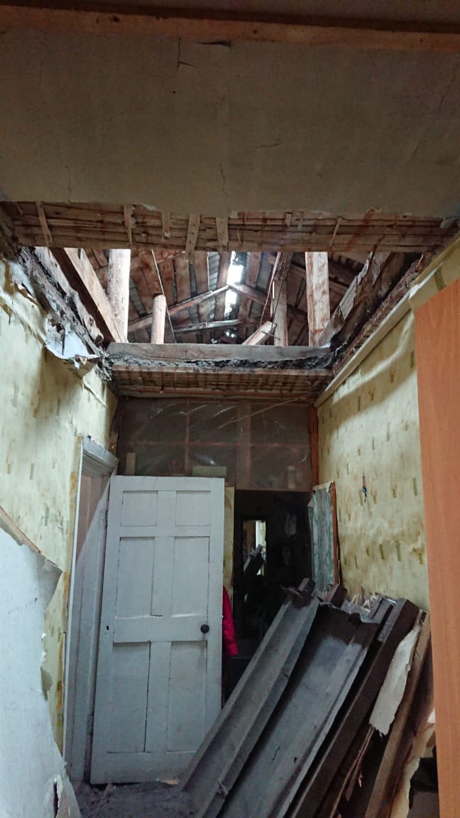 Из квартиры дома, в котором обрушился потолок, эвакуировано четыре человека