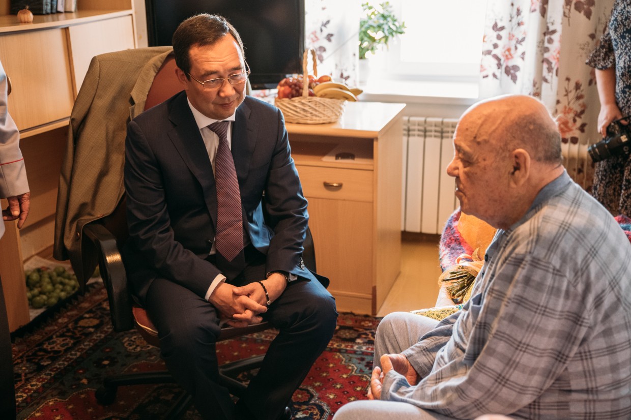 Глава Якутии поздравил с Международным днем пожилых людей