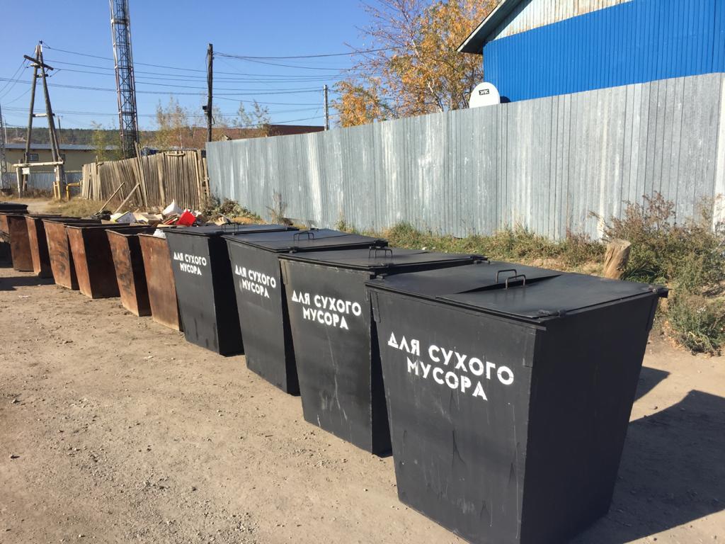 В Якутске продолжают установку новых мусорных контейнеров