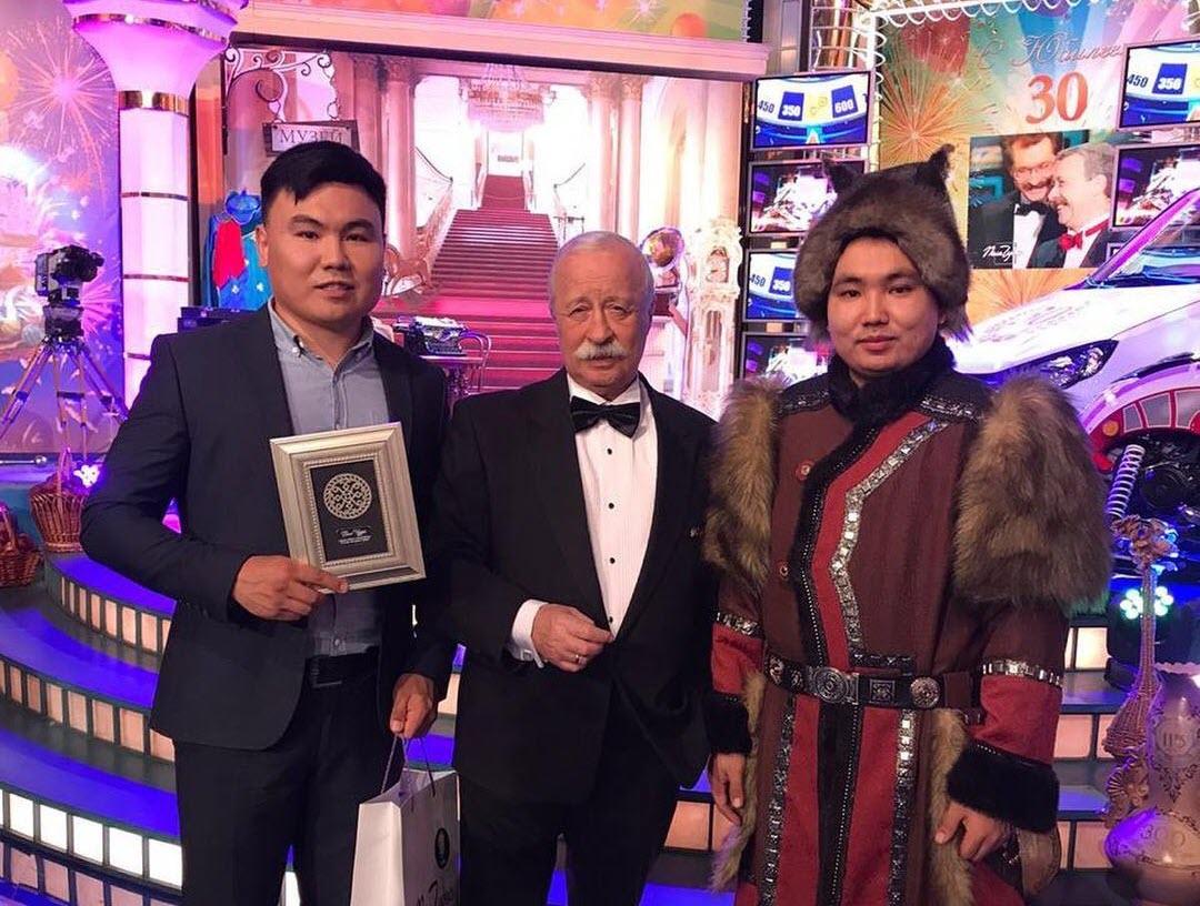 "Константину Эрнсту понравилась якутская песня". Братья из Намского улуса приняли участие в юбилейной игре "Поле чудес"