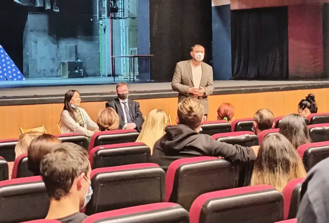 Путин обсудит с руководством Якутии целесообразность объединения театров