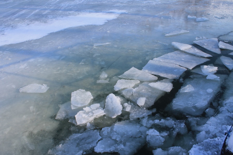 Вездеход с пассажирами провалился под лед в Аллаиховском районе Якутии