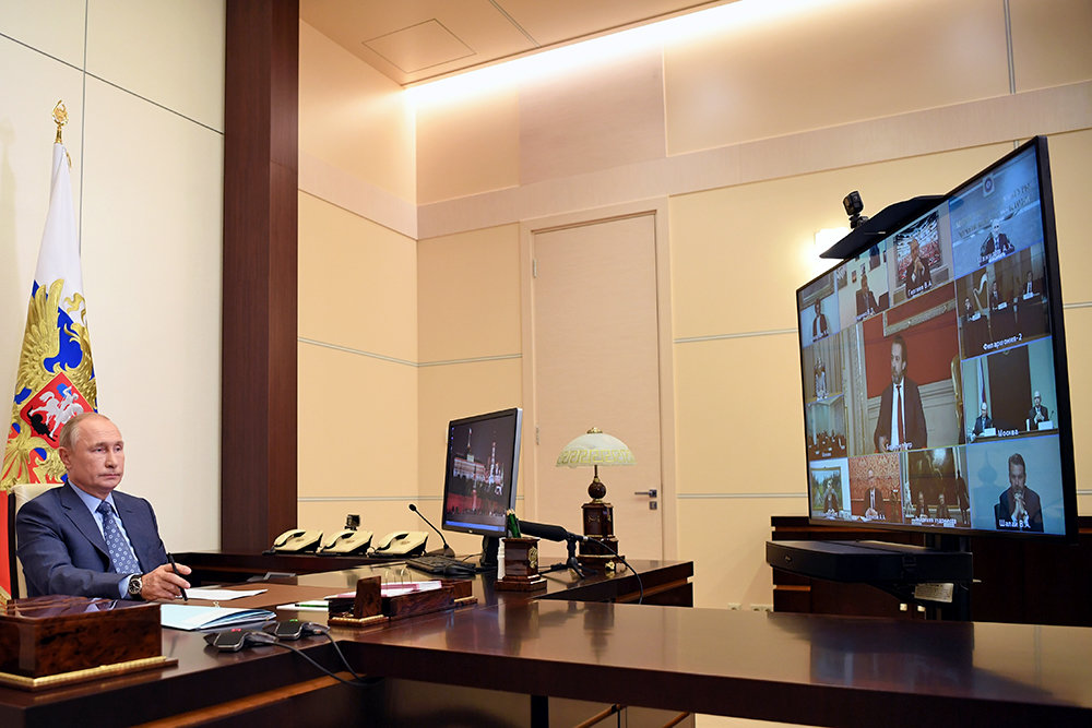 Путин предложил поддерживать предприятия кинопроката с российскими фильмами