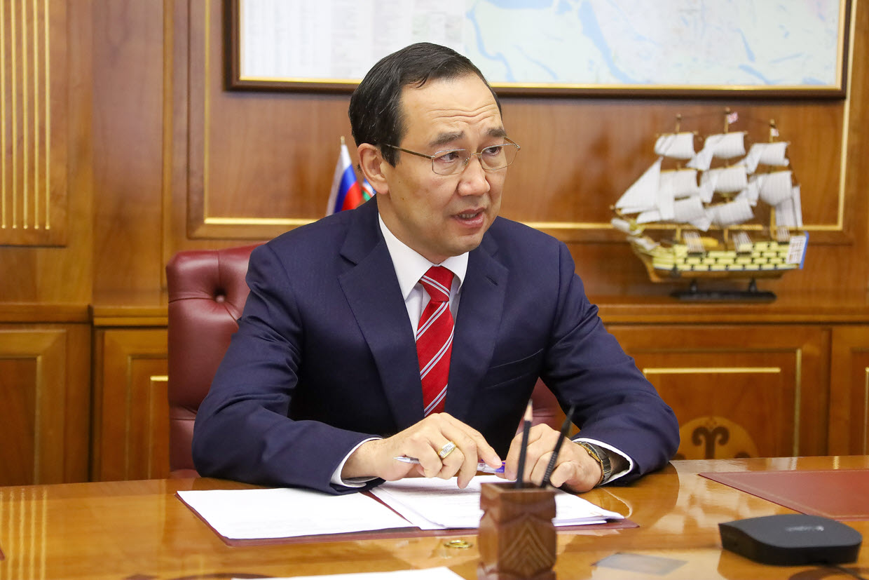 Глава Якутии потребовал чёткого и оперативного оказания медицинских услуг населению