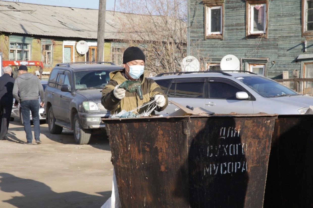 В неблагоустроенных кварталах Якутска обустроены выгребные ямы и санточки ТКО