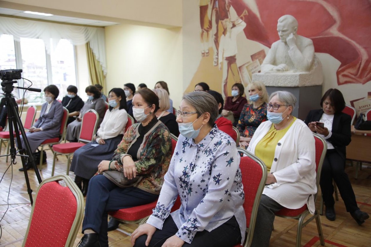 «И это призванье вам свыше дано!». В Якутске поздравили и наградили учителей