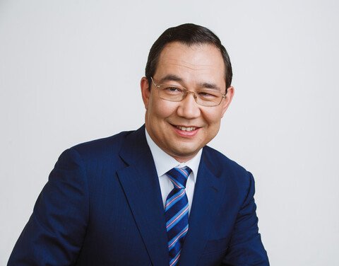 Глава Якутии Айсен Николаев поздравляет с Днем учителя