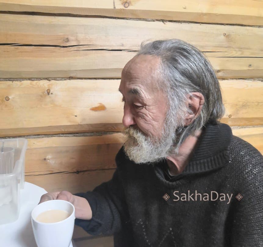 Мужчина, проживавший в заброшенном доме в Сунтаре, временно устроен в гостиницу