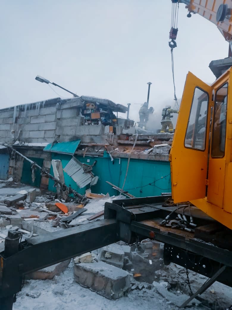 В Нерюнгри при обрушении гаража погиб один человек