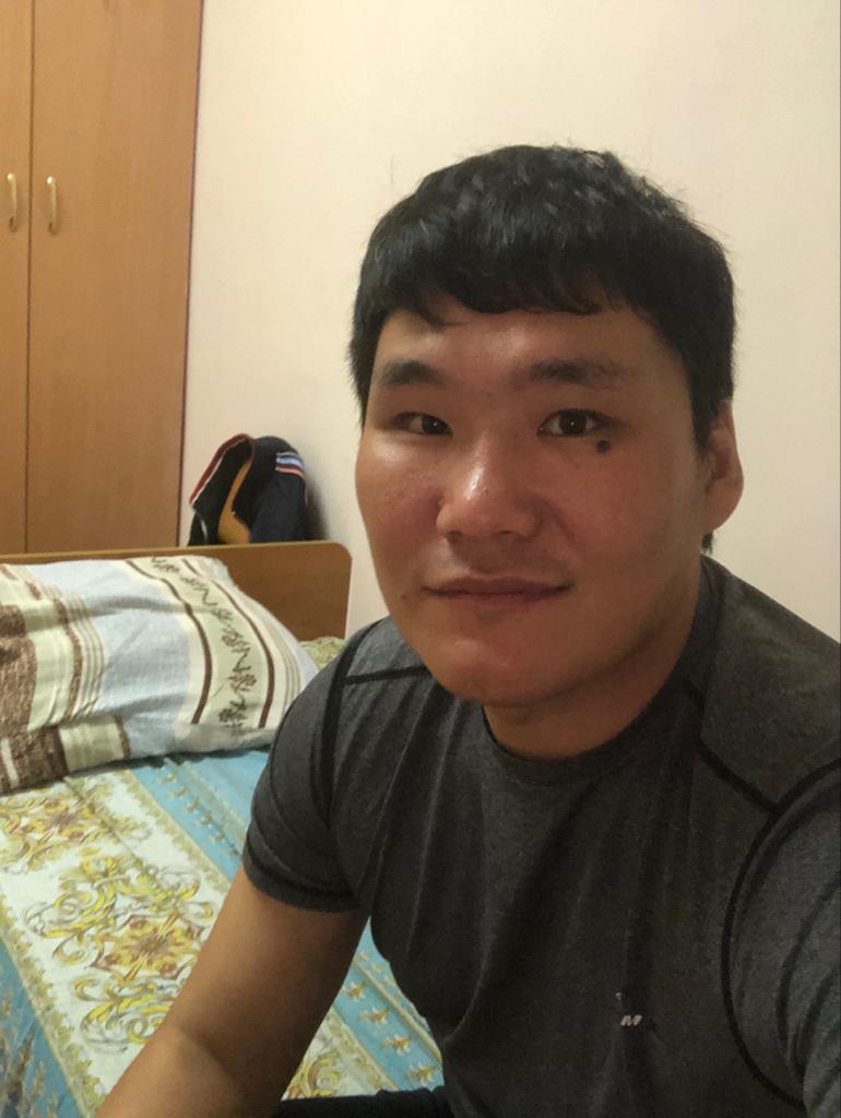 «Пел для одного слушателя, находившегося в соседней палате». Певец Лэгэнтэй рассказал, как переболел коронавирусом