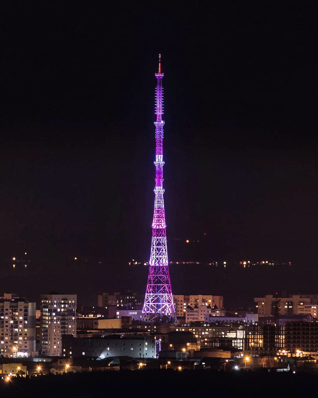 17 ноября телебашня Якутска  и световой фонтан на ул. Орджоникидзе засияют фиолетовым цветом