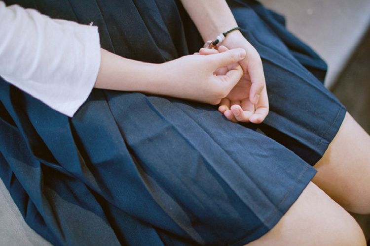 "Портит статистику и репутацию". В Сунтарском районе педагоги настаивали на исключении школьницы, родившей ребенка