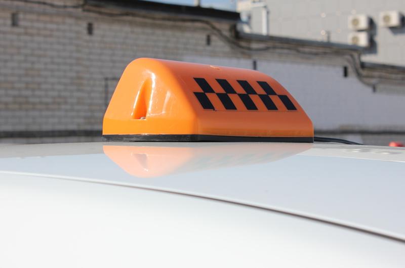 В Якутске нетрезвый пассажир повредил такси