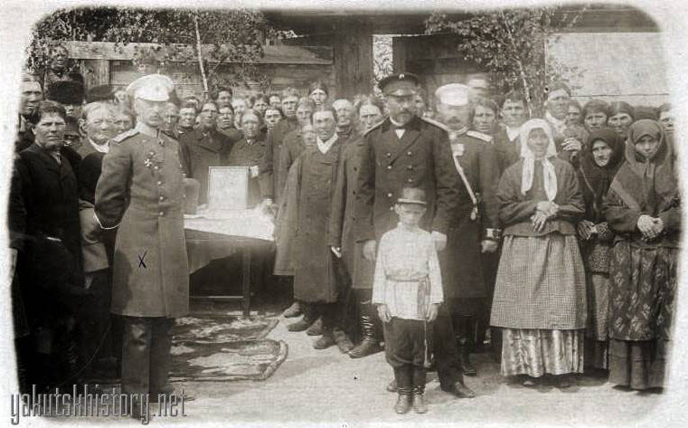 Питерский журналист опубликовал фото своего прадеда - губернатора Якутии в окружении скопцов