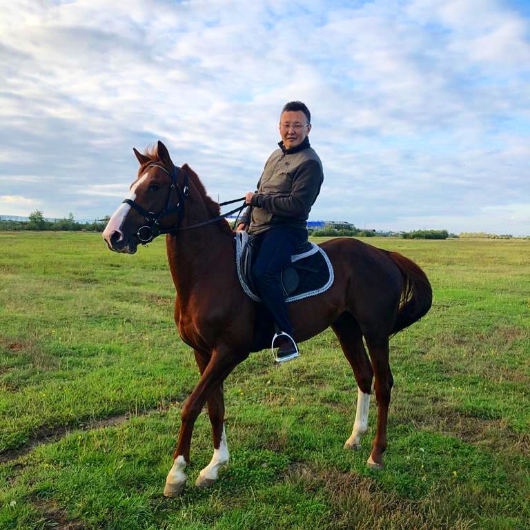 "Единая Россия" приостановила членство в партии ректора АГАТУ Ивана Слепцова, подозреваемого в мошенничестве