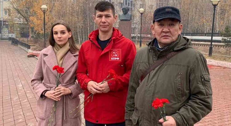 Депутат Аммосов обратился в ФСБ по поводу "раскалывающей общество" картины "Тыгын Дархан"