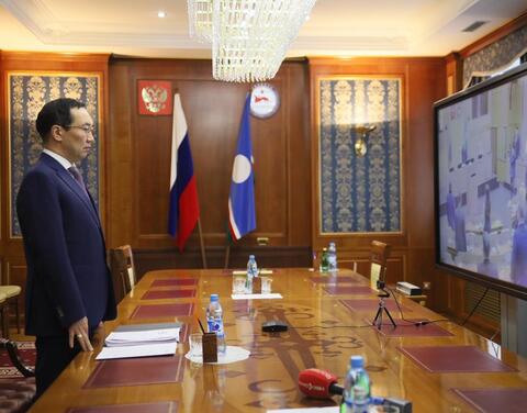 Айсен Николаев принимает участие в работе пленарного заседания Ил Тумэна