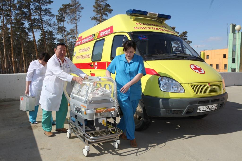 "В последние годы ежегодно рождается более двухсот новорожденных с массой от 500 до 1500 граммов", - неонатолог Радомир Александров