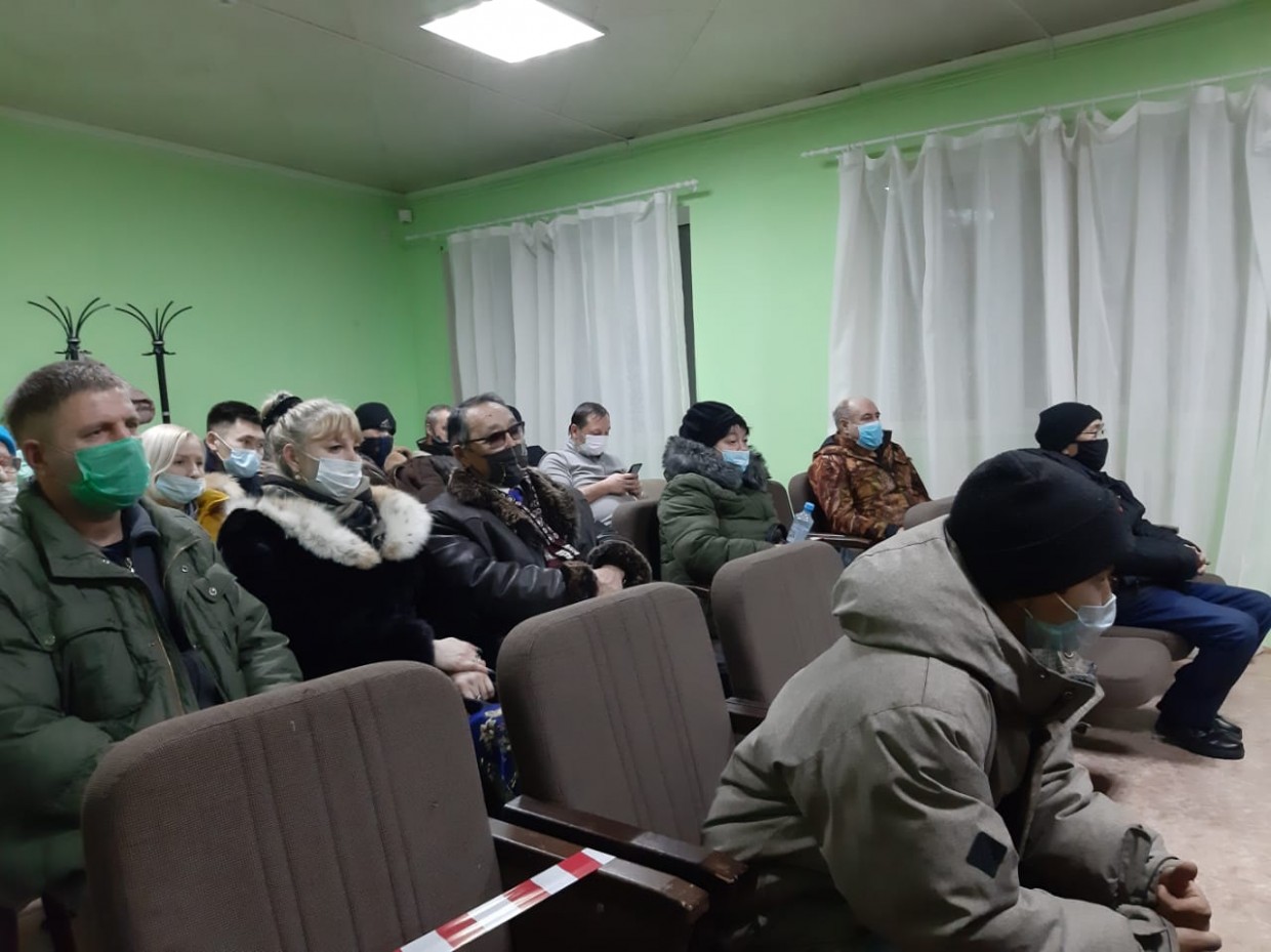 Власти Якутска оказывают помощь жильцам сгоревшего дома по улице Рыдзинского