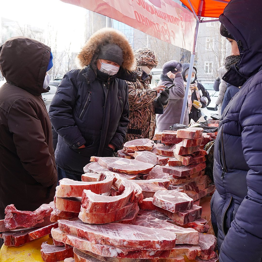 "Цены устанавливают сами производители". В Минсельхозе прокомментировали жалобы на завышенные цены на ярмарке выходного  дня