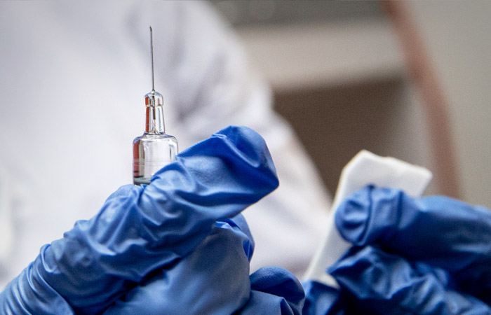 Более 1000 доз вакцин от коронавируса поступит в Якутию до конца года