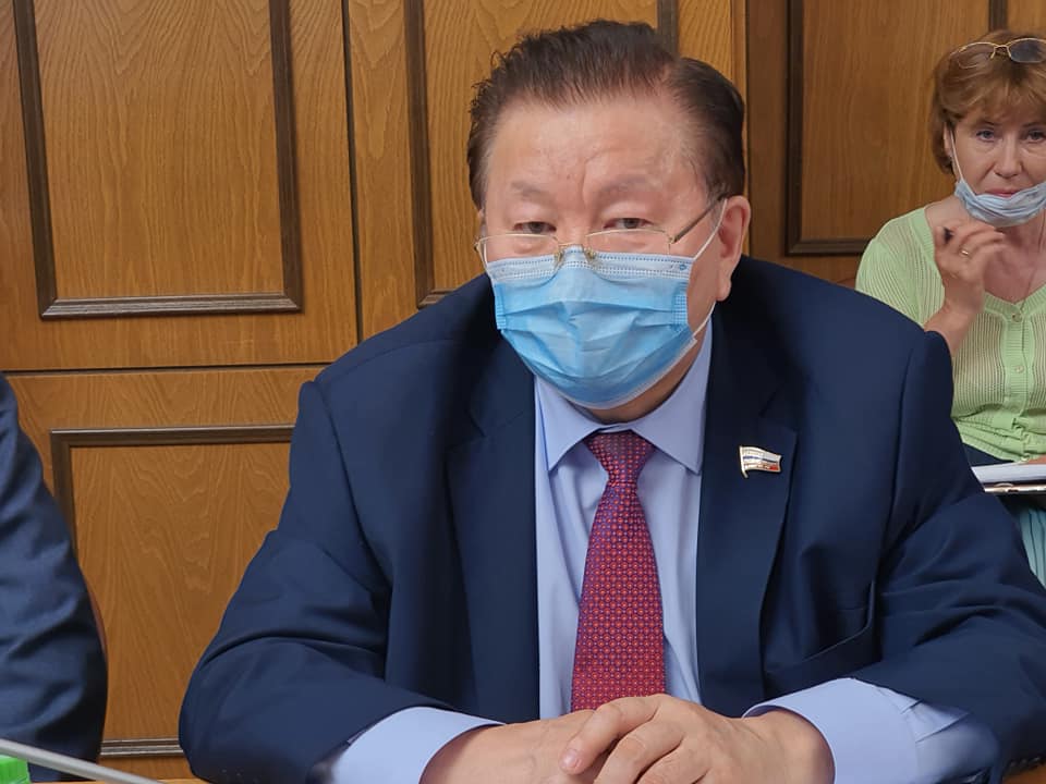 Депутат ГД Федот Тумусов об отношении к вакцинации, альтернативном проекте бюджета и о коллегах-якутянах