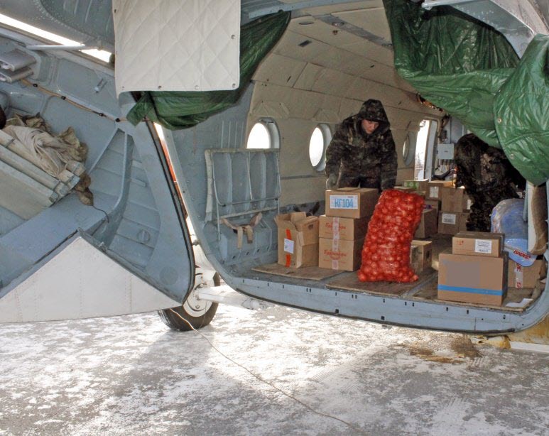 "С сегодняшнего дня рейсы уже начались". Минсельхоз о доставке продуктов к новогоднему столу в северные районы