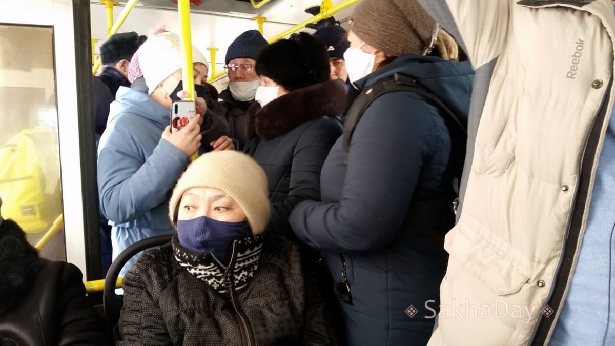 В Якутске пассажира вывели из автобуса и доставили в отдел полиции за отсутствие маски