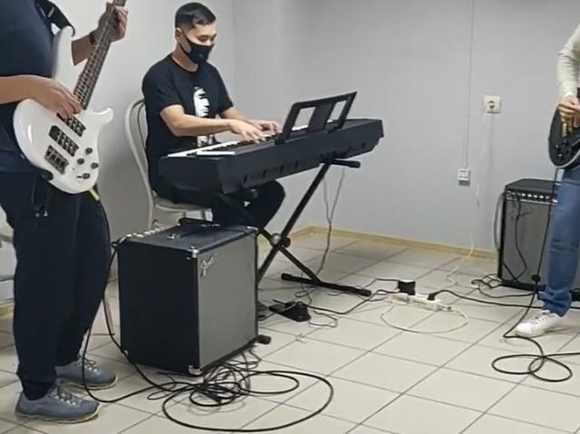 Артисты Театра эстрады стали музыкантами ВИА