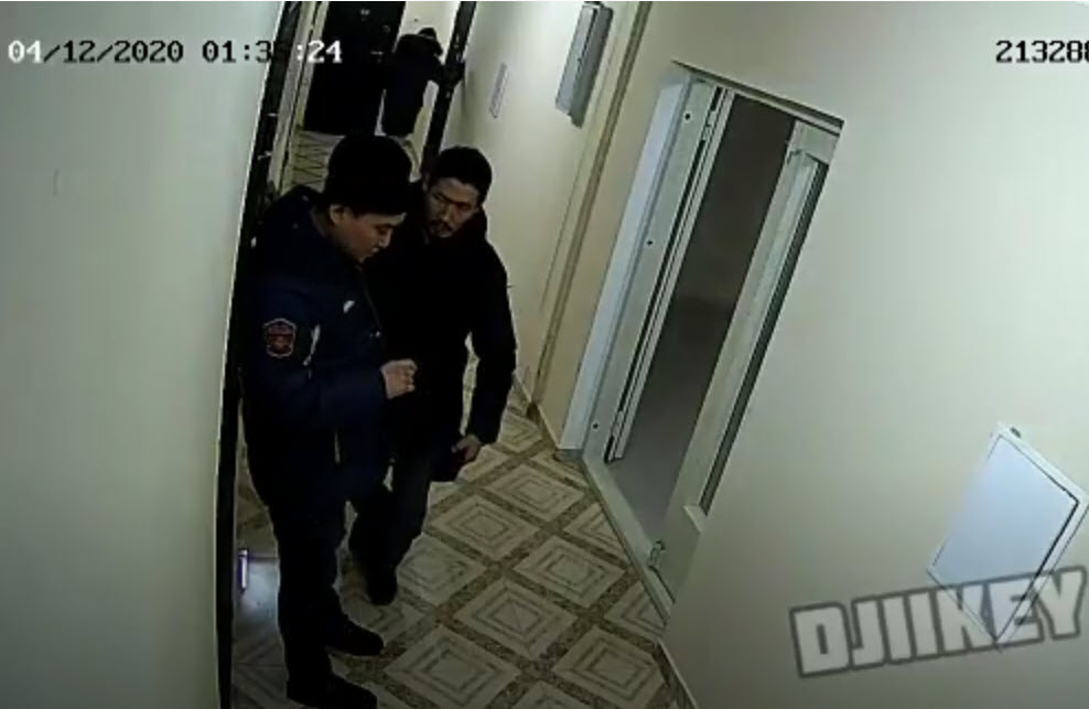 Полиция проводит проверку в отношении мужчин, искавших незапертые квартиры в доме на Ильменской