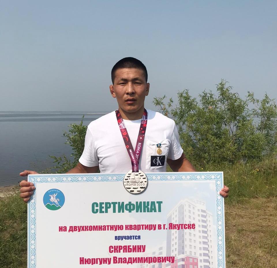 Борцу Ньургуну Скрябину подарили квартиру в центре Якутска