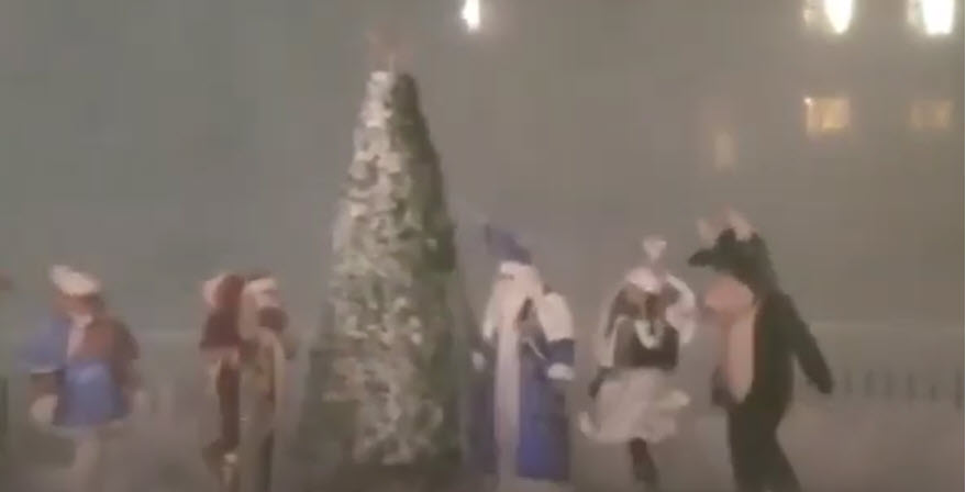 Видеофакт: Самое экстремальное зажжение елки