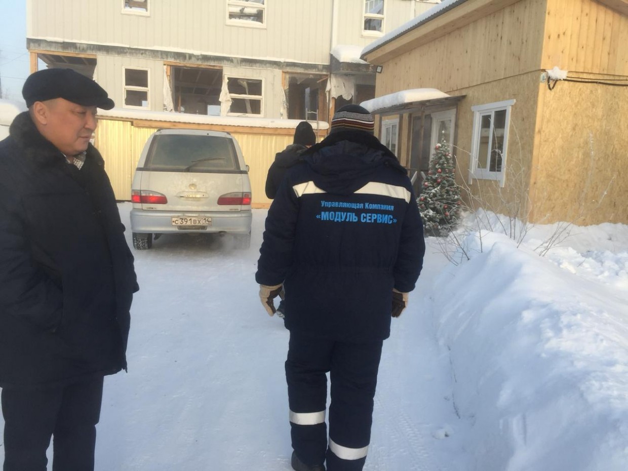 В Борисовке-1 ведутся работы по утеплению труб холодного водоснабжения в домах