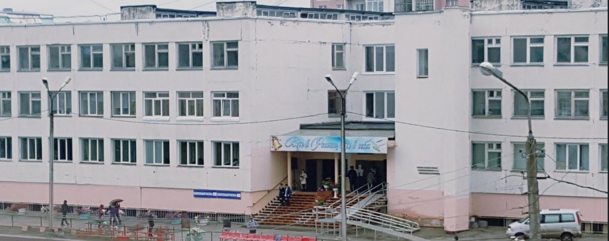 Прокуратура проводит проверку по сообщению о падении подростка из окна школы