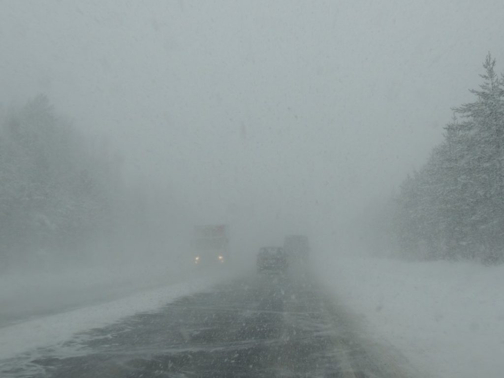 Министр транспорта прокомментировал ситуацию с застрявшими машинами в Олекминском районе