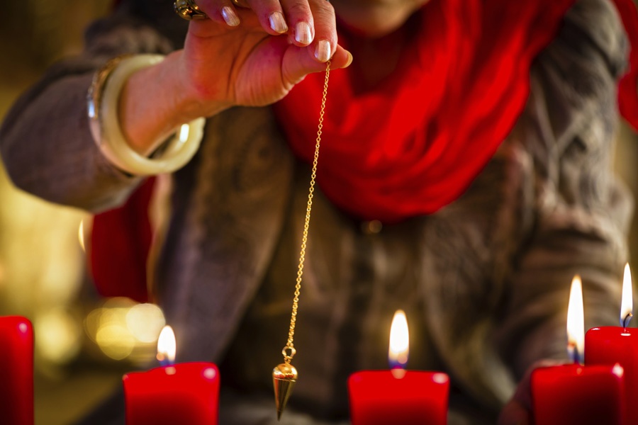 Жительница села Эльгяй получила 220 тыс. рублей за очищение ауры. Возбуждено уголовное дело