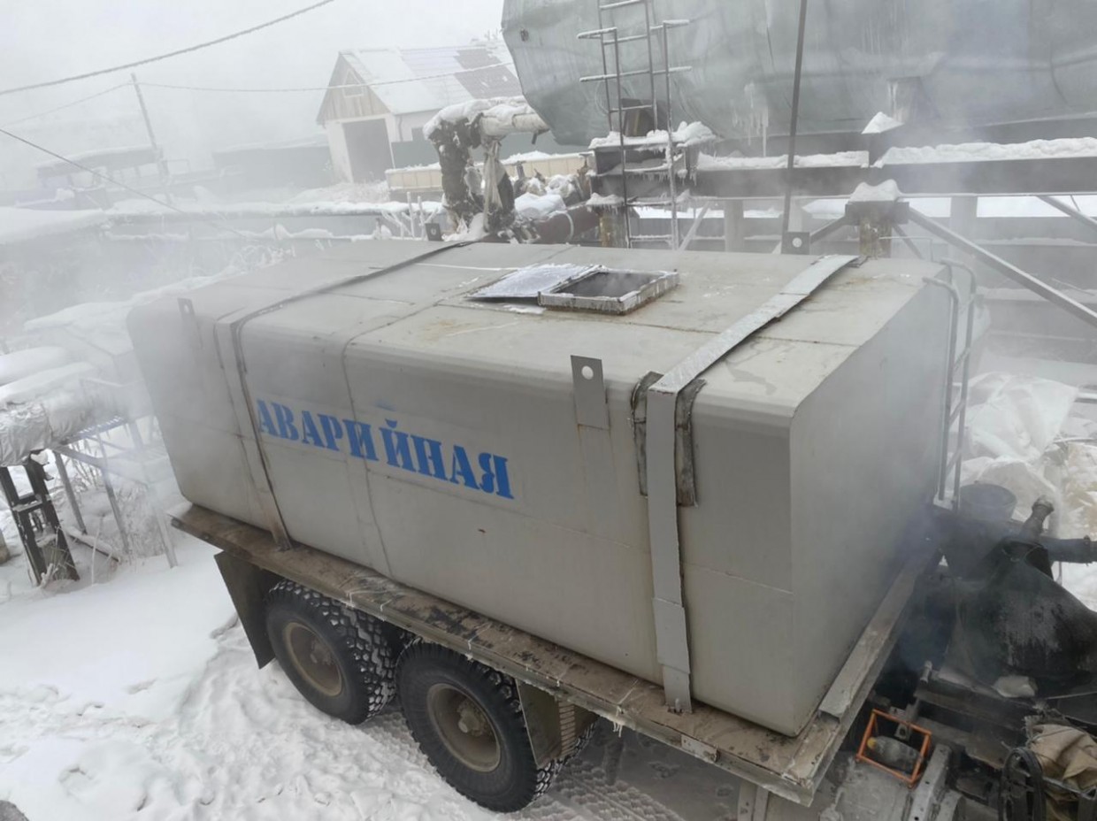 В районе Птицефабрики Якутска ведутся ремонтные работы на сетях теплоснабжения