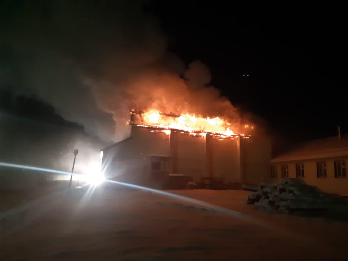 В якутском селе горят здания школы и спортзала