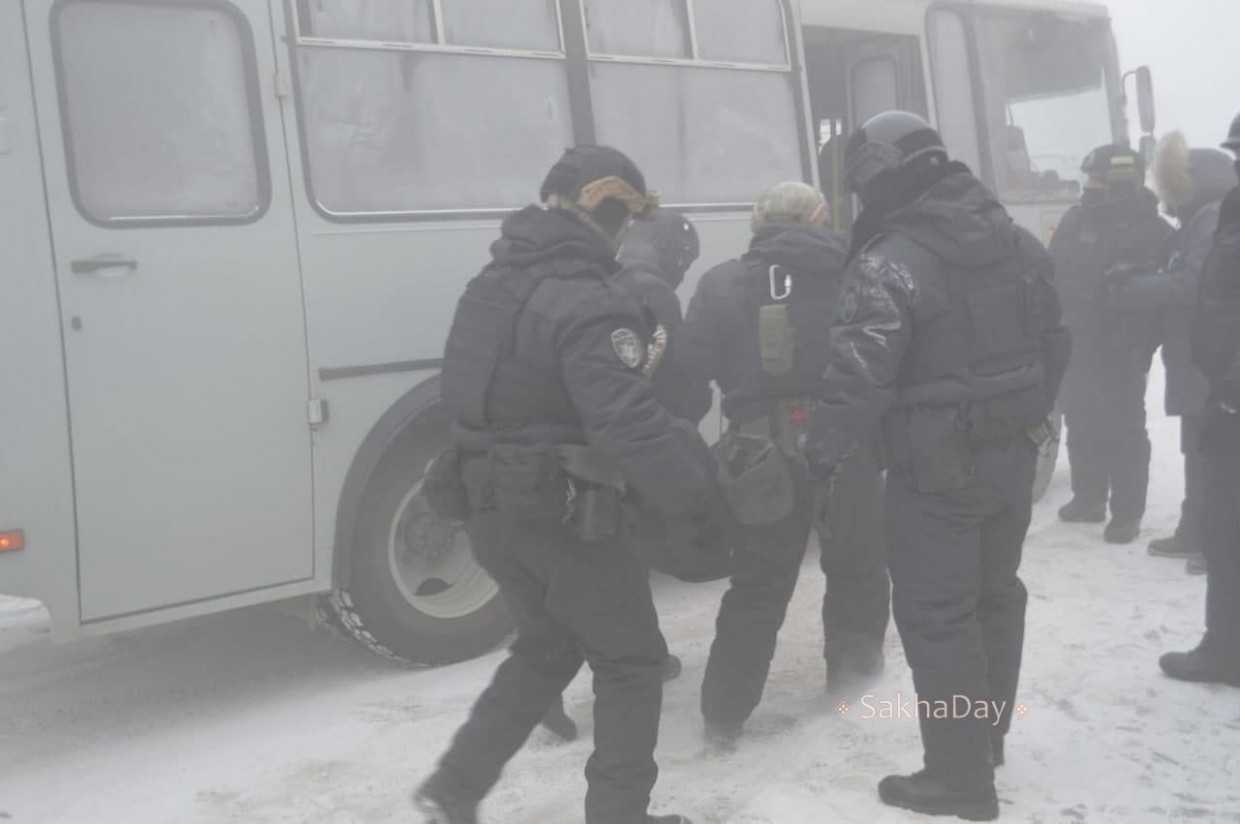 В Якутске во время прогулки в защиту Навального прошли задержания. Фоторепортаж