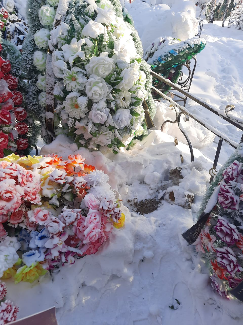 На Маганском кладбище в Якутске исчезают памятники. Возможно их растаскивают бомжи для растопки
