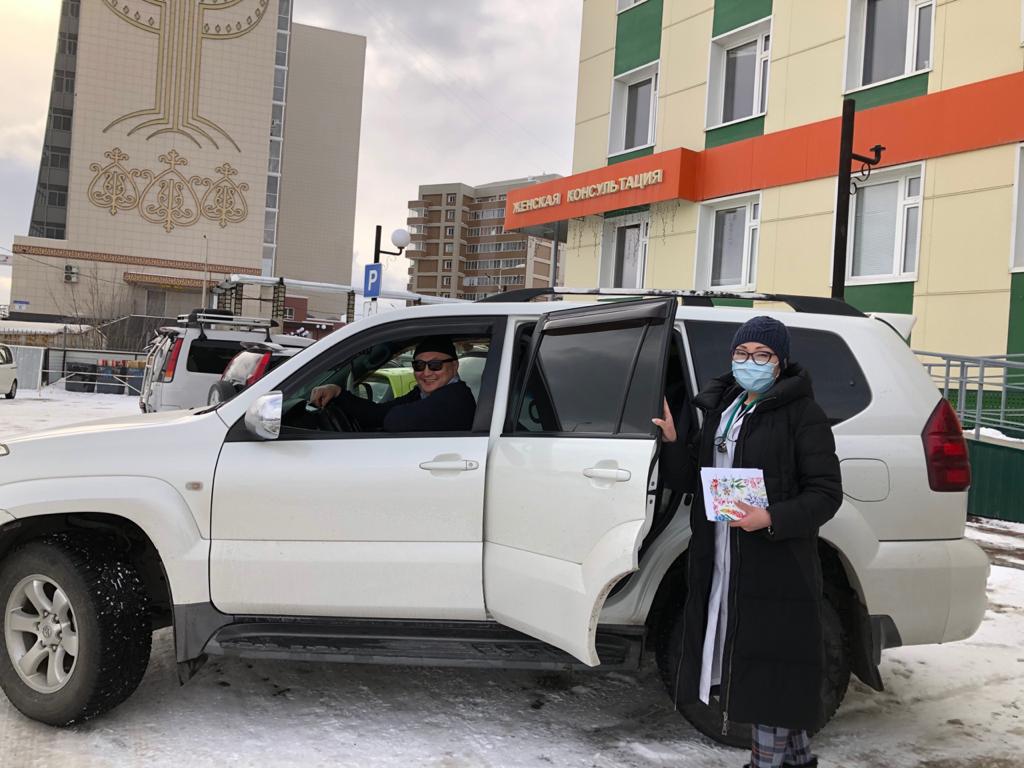 Несмотря на холодную погоду Якутская городская больница №3 обслуживает пациентов на дому